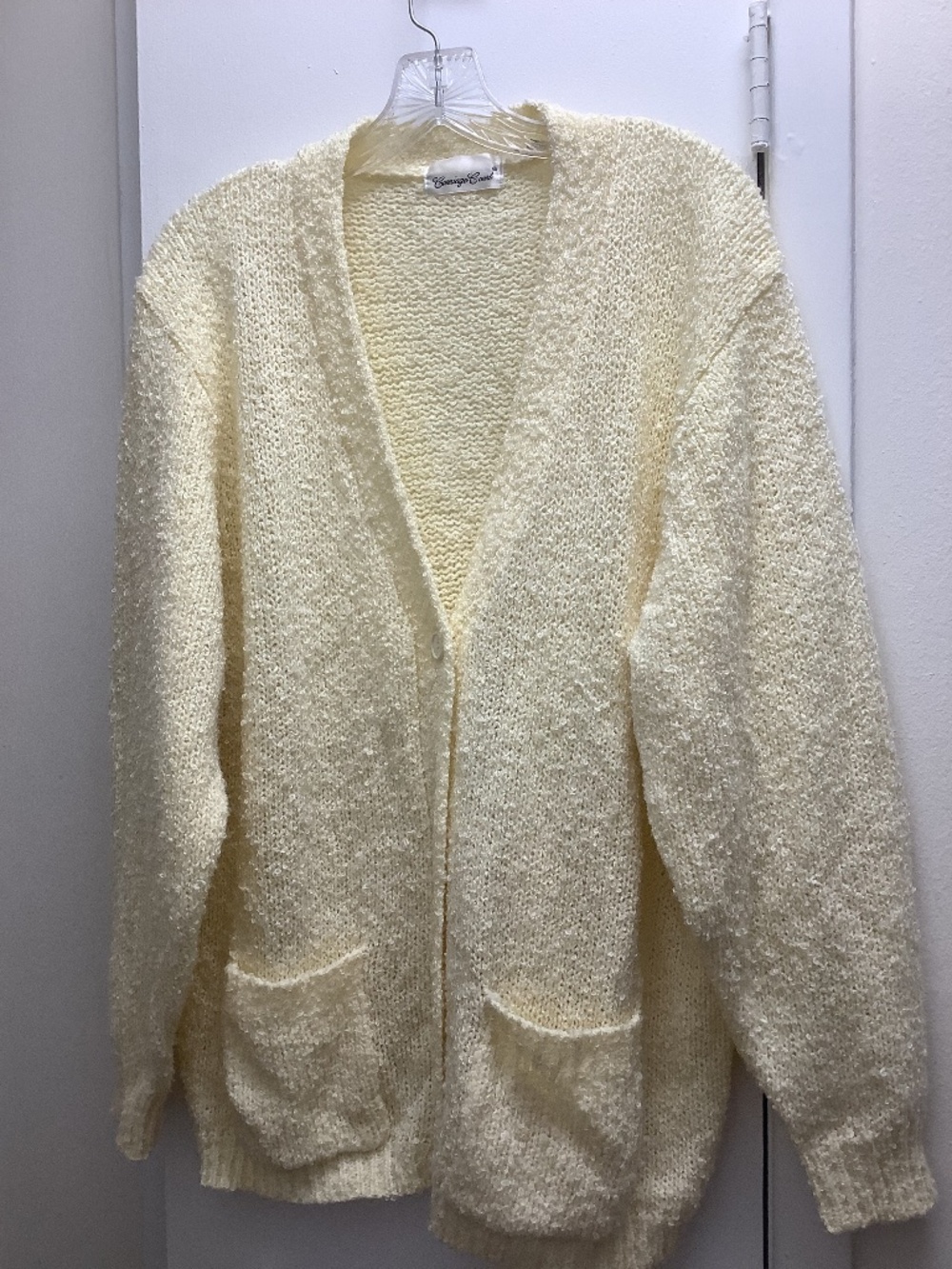 White Sweater plus size 2X textured yarn double pocket button front cardigan